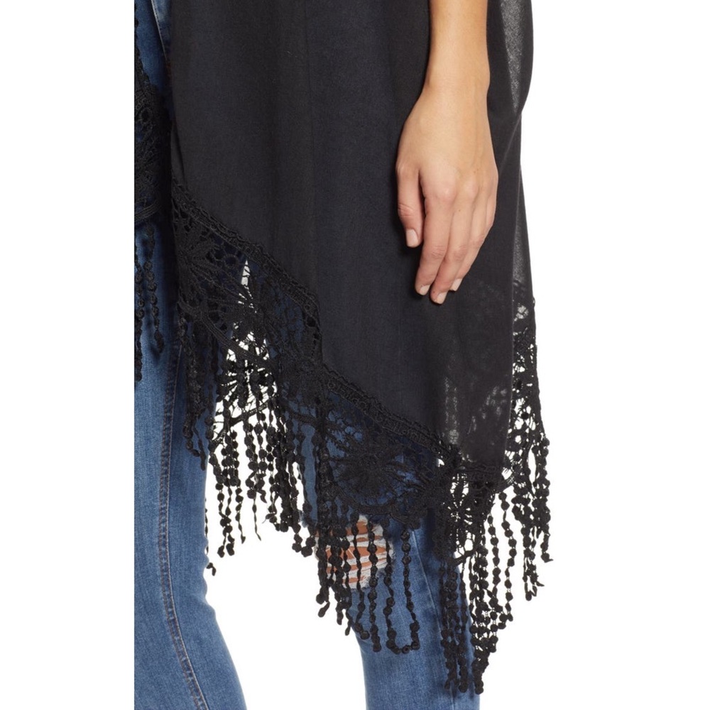 Hinge Lace Trim Ruana - Picture 3 of 7